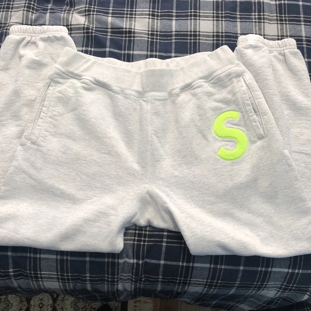 Supreme - Picture 6 of 9